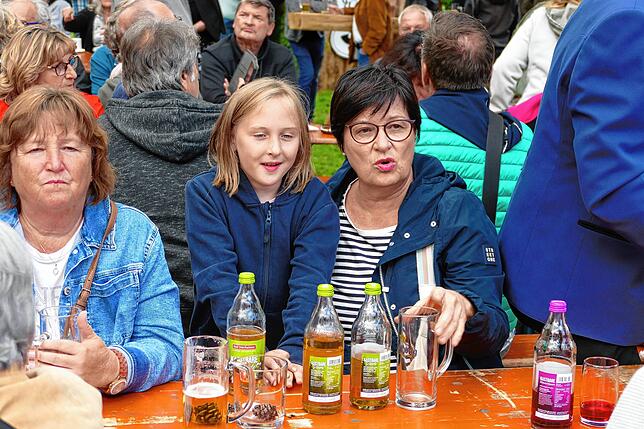 Bild 9: ACE feiern zu ihem 50. in ihrem Lustschloss auf der Hofwiese ein spektakuläres Geburtstagsfest