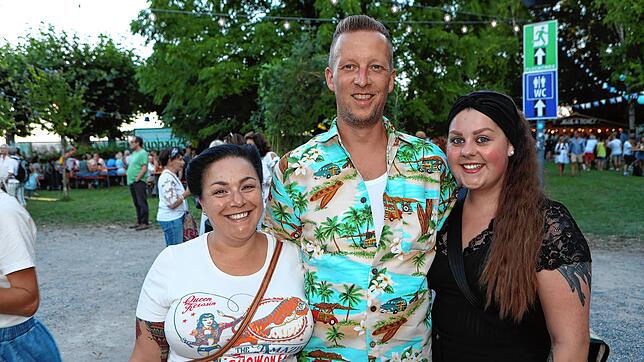 Bild 25: Beim Stadtgartenfest treffen sich die Konstanzer. Alle Fotos vom ersten Abend