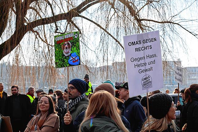 Bild 38: Demo vom Herosé-Park bis zum Stadtgarten: Konstanz geht auf die Straße – wir haben die Bilder!