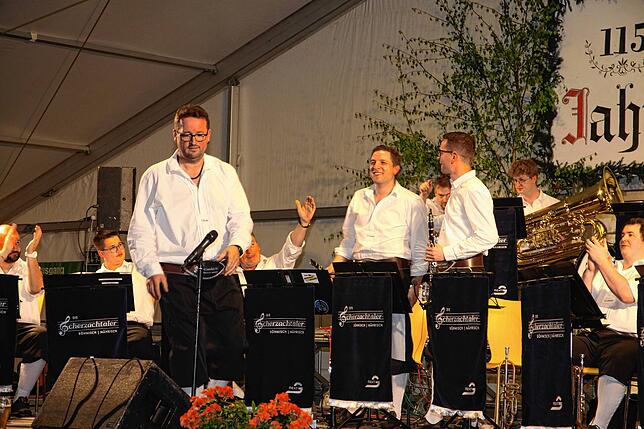 Bild 22: Bilder vom Stellen des Maibaums und Blasmusikabend zum Start des Liggersdorfer Maifestes
