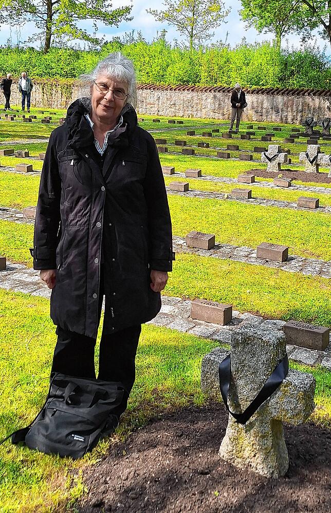 Sabine Scherr aus Stockach ist Mitglied des Volksbundes: „Mir hat die Veranstaltung gut gefallen.“ In ihrer Tasche hat sie Unterlagen zu ...