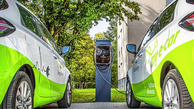 Carsharing-Angebote gibt es zwar bereits in Schopfheim wie hier im Eisweiher. Die Stadt will jetzt aber beim Projekt des Landkreises ...