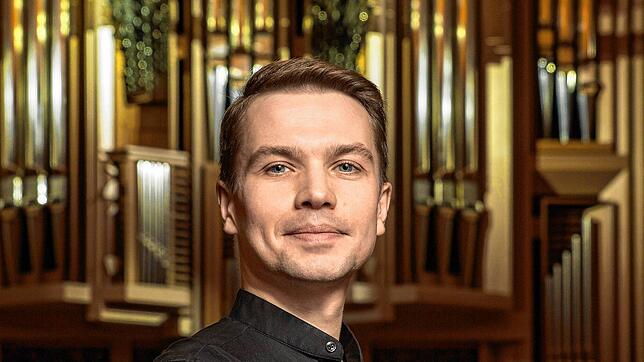 Konstantin Volostnov spielt im Fridolinsmünster. Foto: Severin Zöhrer