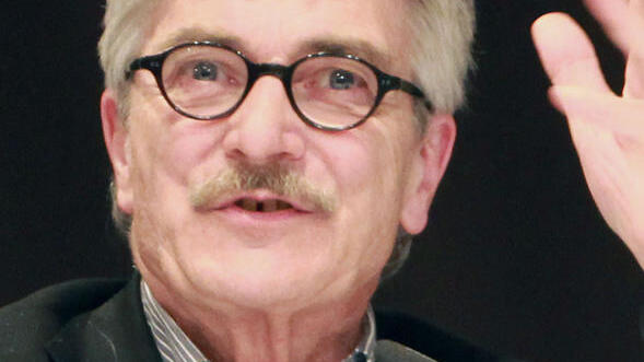 Der Bodensee-Literaturpreisträger von 1981, Peter Renz (71), soll ein Theaterstück zum Überlinger Stadtjubiläum im Jahr 2020 verfassen.