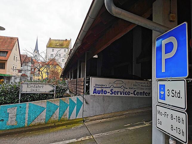 Die Parkhäuser in Markdorf sind marode, auch das Parkhaus Post. Die Sanierungen werden mehrere Millionen Euro kosten. Zur Finanzierung ...