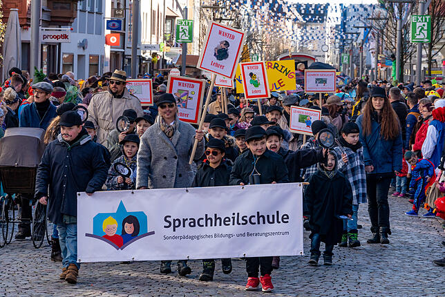 Bild 14: Bilder vom großen Kinderumzug in VS-Villingen am Schmotzigen &ndash; Teil 4