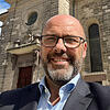 Rupert Metzler vor der Stiftskirche Hechingen. Hilzingens früherer Bürgermeister kandidiert bei der Bürgermeisterwahl im ...