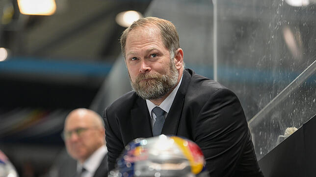 Er steht bald in Schwenningen an der Bande: Steve Walker, bisher noch Co-Trainer von EHC Red Bull München, wird bei den Wild Wings neuer ...