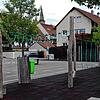 Der Schulhofspielplatz wird vor allem in den Abendstunden gerne genutzt. Die Ruhezeiten sollen dort jetzt kontrolliert werden.
