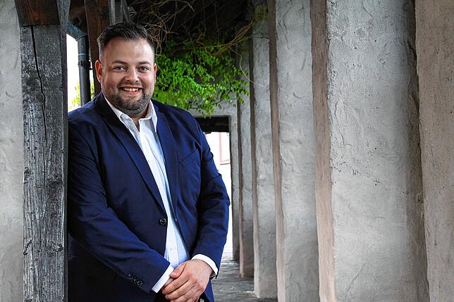 Der 27-jährige Marco Russo sitzt seit vier Jahren im Hilzinger Gemeinderat. Jetzt bewirbt er sich für das Bürgermeisteramt in Engen, wo ...