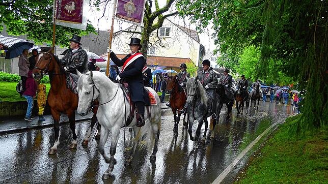 Bild 7: Bilder vom Georgiritt in Limpach im Deggenhausertal am Muttertag