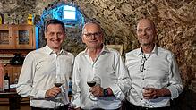 Narrenrichter Jürgen Koterzyna mit dem neuen Fürsprech Christoph Stetter (links) und dem neuen Kläger Michael Nadig (rechts). Nadig war ...