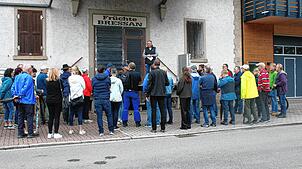 Bürgermeister Karlheinz Gantert hatte zum Ortsspaziergang in Untereggingen geladen, um künftige Projekte für eine mögliche ...