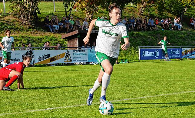 Bild 4: Aufsteiger SV Waldhaus gewinnt gegen den FC Grießen mit 2:1 &ndash; und wir haben die Bilder!