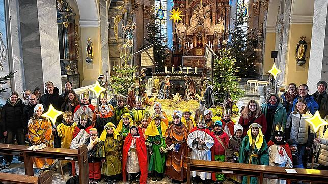 Im feierlichen Dreikönigsgottesdienst, der von den Sternsingerkindern und Erwachsenen mit kraftvollem Gesang bereichert wurde, wurde das ...