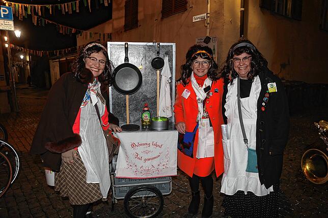 Bild 22: Konstanzer Straßenfasnacht 2025: Am Rosenmontag steigt die Stimmung nochmals