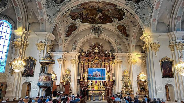 Konzertpublikum in der Pfarrkirche Mariä Himmelfahrt Tiengen.