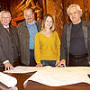 Bürgermeister Gallus Strobel, Investor Siegfried Heim, seine Tochter und künftige Hotelleiterin Laura Heim sowie Projektentwickler Rolf ...