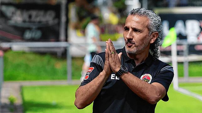 Seit dem 15. August 2025 Trainer des Türk. SV Singen: Engin Özdemir (56).