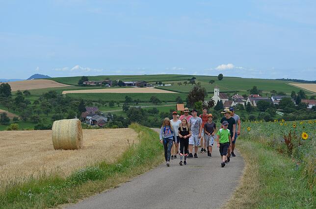 Bild 3: Bilder vom Dorfspiel und dem Partyabend des Zeltlagers der Jugendfeuerwehren des Landkreises Konstanz
