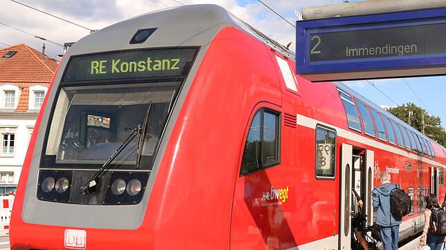 Die Schwarzwaldbahn hält wenige Minuten in Donaueschingen und fährt weiter nach Immendingen. Vom 30. August bis zum 8. September fallen ...