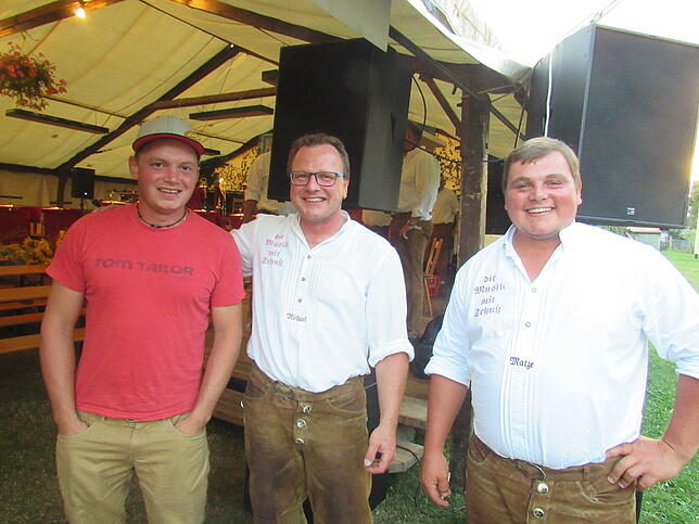 Bild 27: Bilder: Heißes Sommerfest in Engelswies mit Blaskapelle Peng