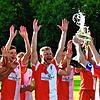 Da ist das Ding: Kapitän Hannes Hunziker feiert mit dem FC Solothurn den Sieg beim Grieshaber-Cup des SV 08 Laufenburg. Der Schweizer ...