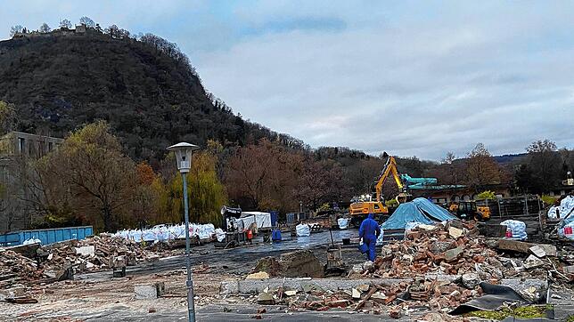 Von der alten Scheffelhalle ist kaum mehr etwas zu sehen. Die Abrissarbeiten schreiten voran und sollen zum Ende des Jahres erledigt ...