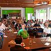 Rund 40 Interessierte waren beim Bürgerdialog Wärmewende dabei. Auch links neben dem Bildrand saßen noch Gäste und nach beginn stießen ...