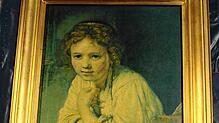 Ein Beinahe-Rembrandt fürs Wohnzimmer gefällig? „Das Mädchen am Fenster“, eine Kopie des Rembrandt-Gemäldes, ist jetzt bei der ...