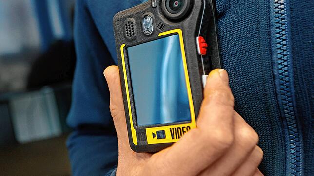Ein Beispiel für eine Bodycam, wie sie die Deutsche Bahn jetzt auf der Schwarzwaldbahn testet.