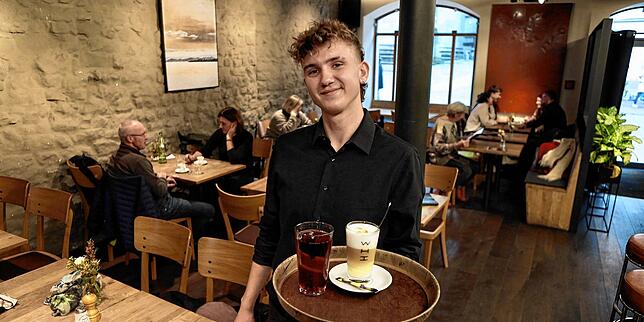 Personal ist in der Gastronomie ohnehin knapp. Wirte befürchten, dass noch mehr Kräfte abwandern, wenn Betriebe den Gürtel enger ...