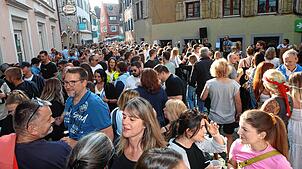 Bild : Konstanz: Gassenfreitag am 6. Juni: Hier feiern Einheimische und Besucher in Konstanz