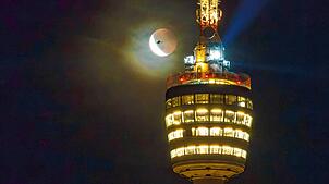 Bild : Die Mondfinsternis ganz nah: So gut ist die Sicht vom Stuttgarter Fernsehturm