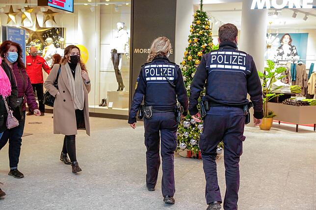 Bei der Eröffnung des Cano-Einkaufszentrums in Singen am 10. Dezember zeigte auch die Polizei Präsenz. Zum einen sollte ein mögliches, ...