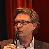 Der Chefredakteur des SÜDKURIER, Stefan Lutz, bei der Diskussion über die Wahlen in den USA 2024 beim Sparkassenforum in ...