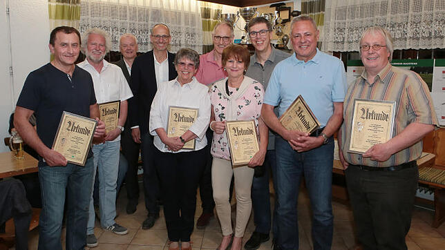 360 Jahre Mitgliedschaft (von links) Gerhard Seidl, Hans-Harald Horn, Vorsitzender Klaus Landen, Joachim Willmann, Annerose Naumann, ...