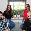 Butzenfenster oder Gitter? Benedikt Martinez Rodriguez, Pia Milena Lannert, Hanna Fodor und Daniel Fodor (von links) bieten die ...