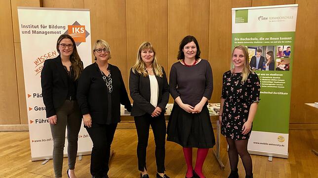 Beim Frauenwirtschaftstag (v. li.): Julia Heim (Teppichhaus Jordan Tiengen), Elisabeth Vogt (Stadt Bad Säckingen), Anette Klaas ...