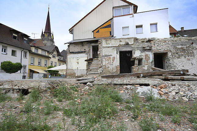 Die Ruine des ehemaligen Hotel Viktoria prägt aktuell das, was eigentlich die Schokoladenseite der Altstadt sein sollte. Doch die Pläne ...