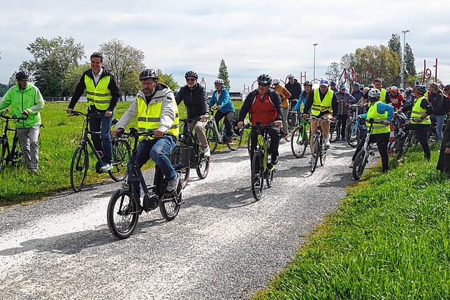 Start auf Klein Venedig zum grenzüberschreiten Velopicknick Konstanz-Kreuzlingen mit Eric Thiel (zweiter von links), Karl ...