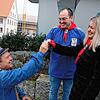 Wolfi Hiß alias Tschägger huldigt dem neuen Prinzenpaar, Lukas Frank und Simone Göbel freuen sich auf die Jubiläumsfasnet in Immenstaad.