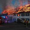 Seit Donnerstagmorgen um 6.30 Uhr ist die Feuerwehr mit einem Großeinsatz in Owingen-Billafingen im Einsatz. In der Dorfmitte brannte ...