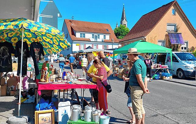 Bild 34: Am Sonntag strömen die Besucher nur so nach Meßkirch