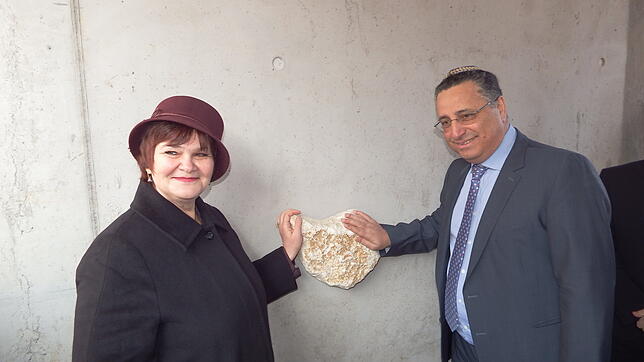 Tatjana Malafy ist Geschäftsführerin der jüdischen Gemeinde in Rottweil. 2016 wurde die Synagoge dort eröffnet. Rechts im Bild Rami ...