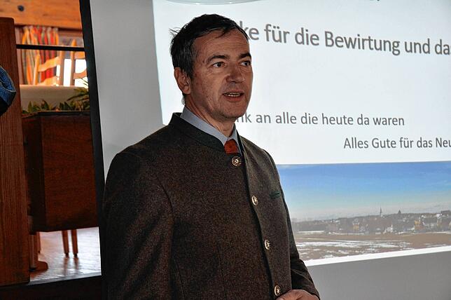 Einmal jährlich zog Norbert Schwarz bei der Bürgerversammlung (hier 2019) Bilanz über die kommunalpolitische Arbeit des Ortschaftsrats ...