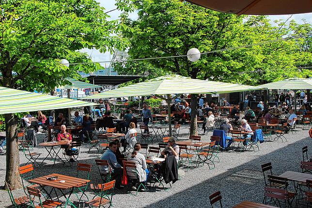 Der Biergarten Hafenhalle.