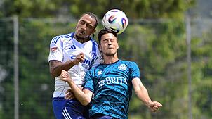 Gut in Form: Robin Kalem (vorn) aus Lottstetten setzte sich mit seinem neuen Verein SV Wehen Wiesbaden in Neustift im Stubaital mit 3:2 ...