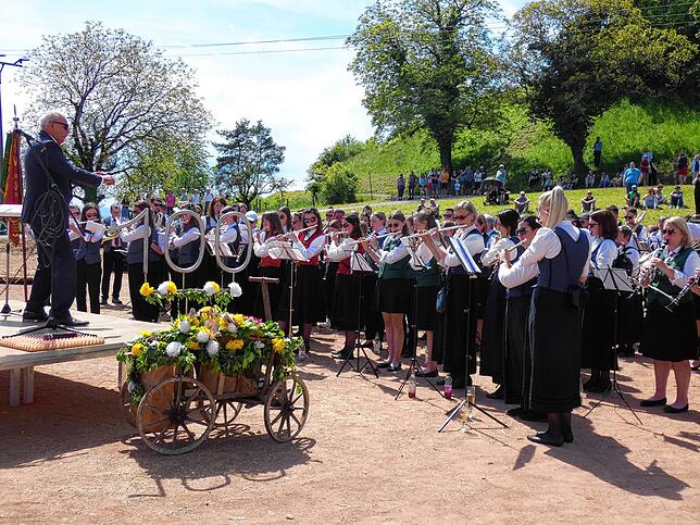 Höhepunkt des Jubiläumsfestes des Musikvereins Birndorf ist das Bezirksmusikfest, bei dem Ehrendirigent Hansjörg Bollinger den ...