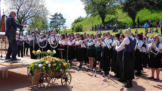 Höhepunkt des Jubiläumsfestes des Musikvereins Birndorf ist das Bezirksmusikfest, bei dem Ehrendirigent Hansjörg Bollinger den ...